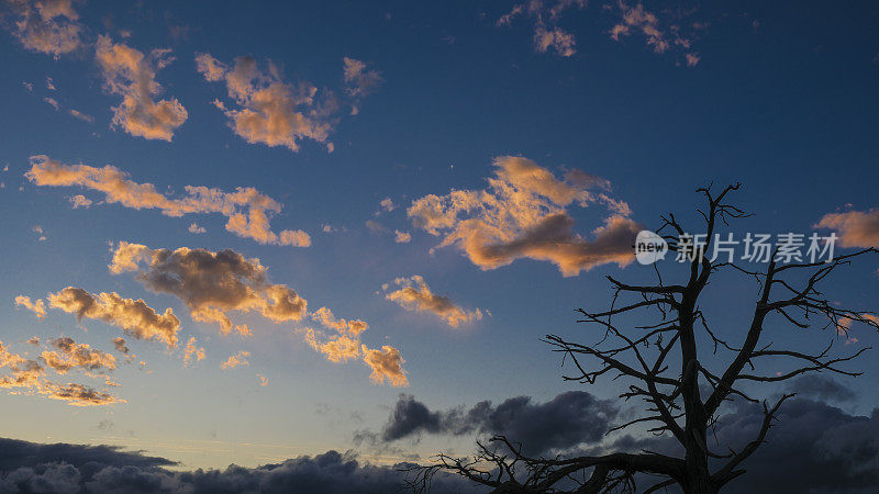 Atardecer en la sierra de Madrid, España